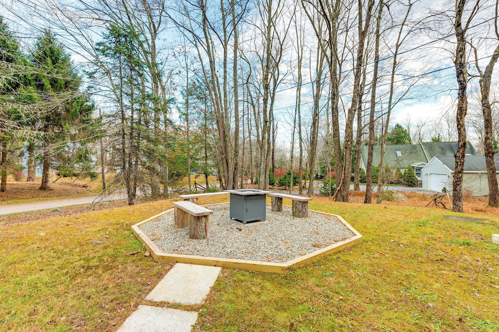 Arrowhead Lake Access & Fire Pit: Serene Cottage