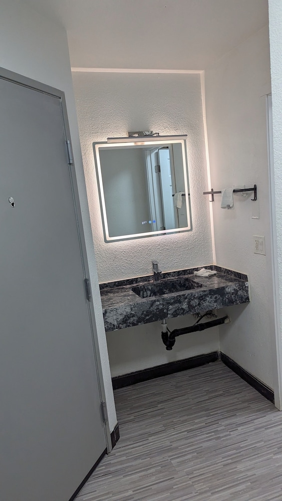 Evergreen Inn Portland Airport