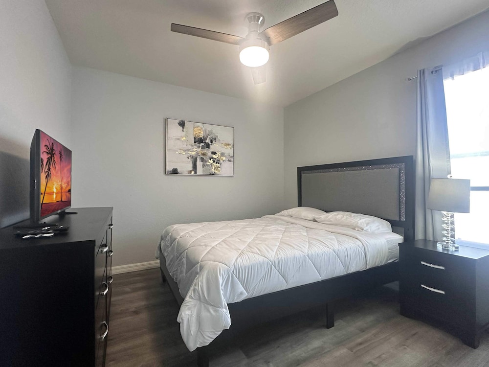 Family Villa 5 Bedroom Near Disney World
