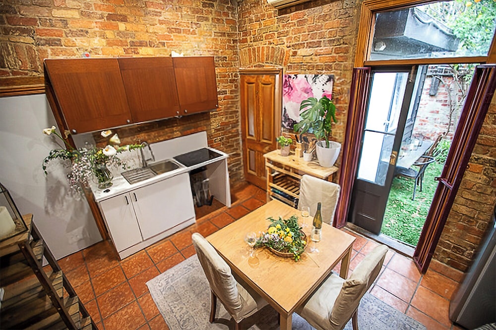 Fitzroy cottage-10pax. 10mins City CBD