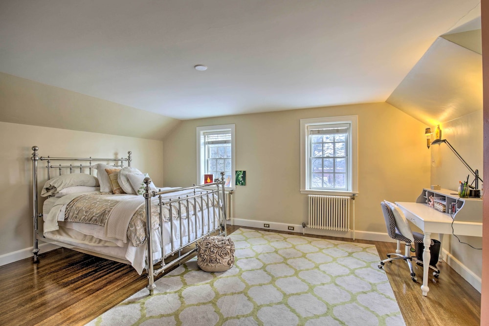 Spacious Estate w/ Courtyard: 2 Miles to Downtown!