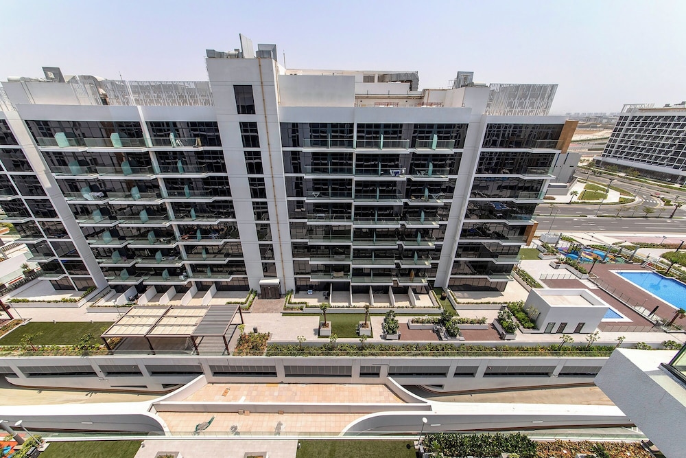 Lovely Studios at Azizi Riviera