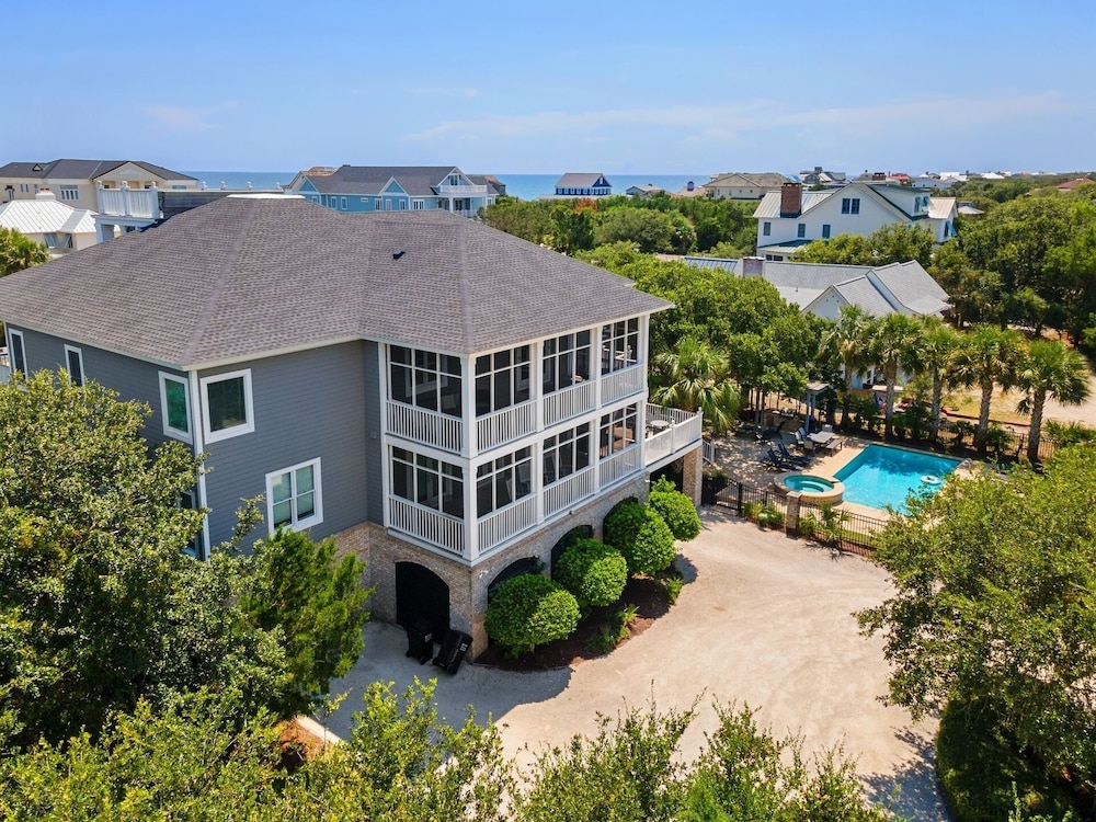 Sprawling Home Close To The Beach 8 Bedroom Home by Peace Vacations