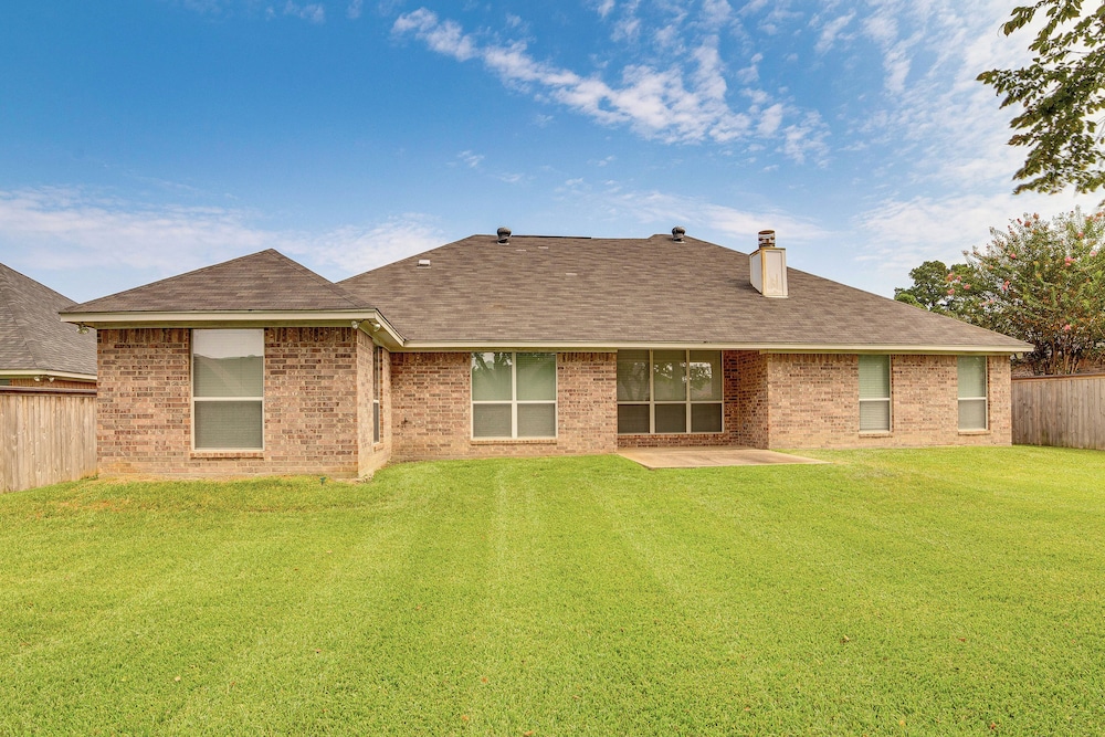 8 Mi to Lake Palestine: Peaceful Family Retreat