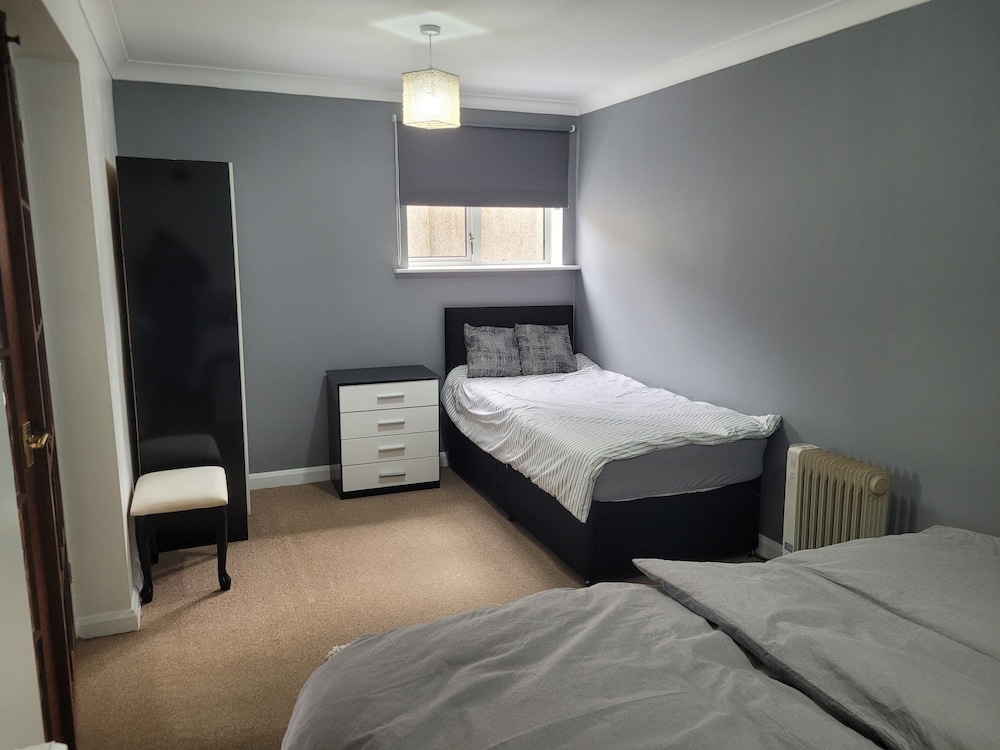 1 Bedroom - Sleeps 3 - Free Parking view 4