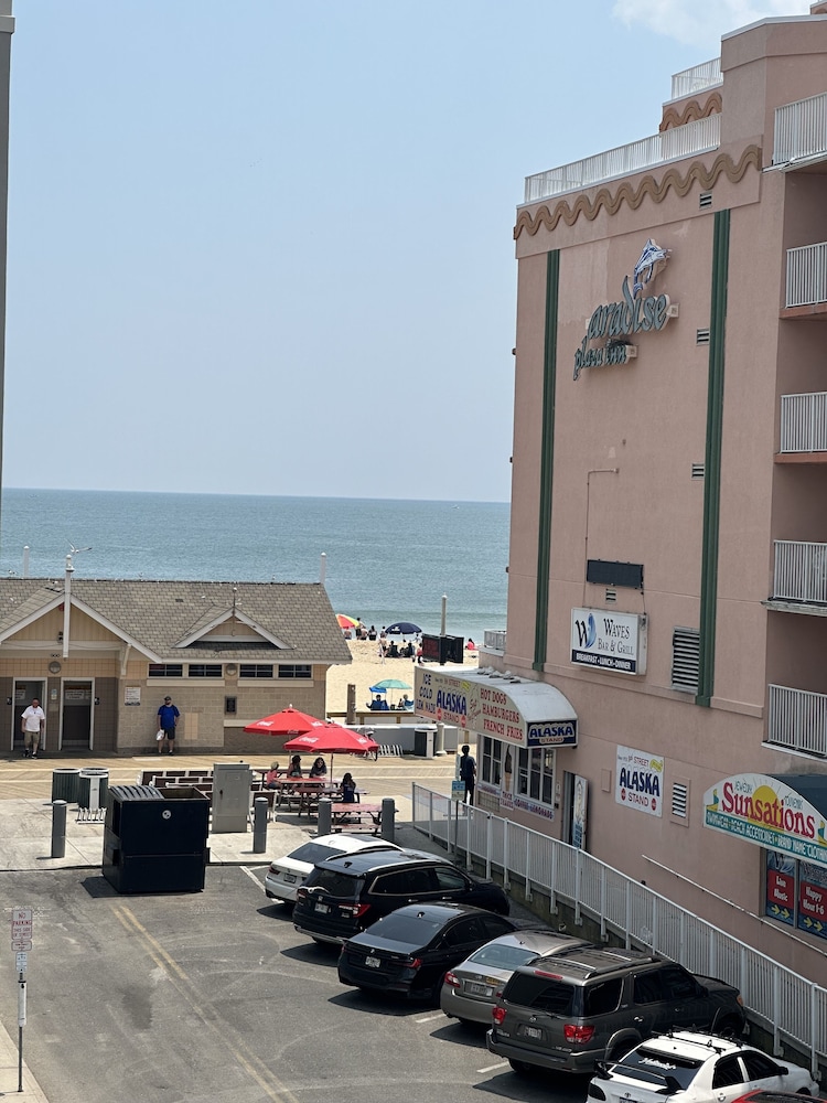 Hotel The Wellington Hotel & Suites Oceanblock - Image 1