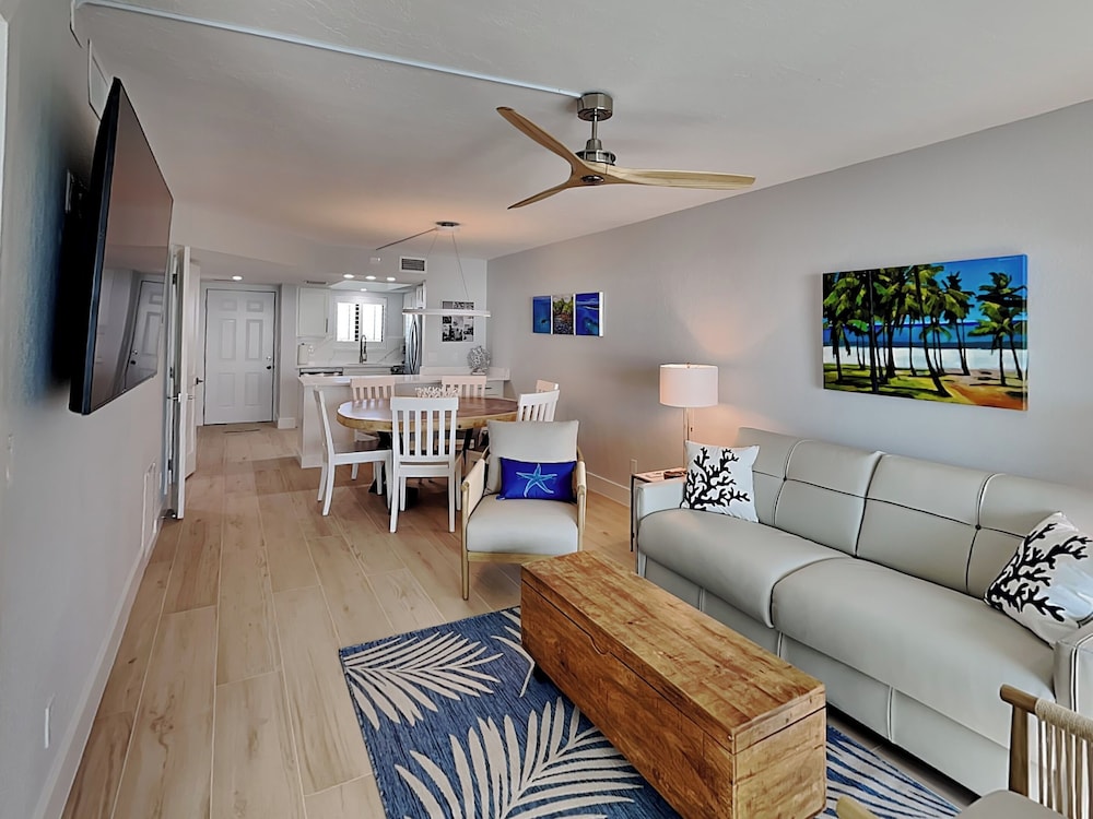 Seaside 4 by Distinctive Beach Rentals