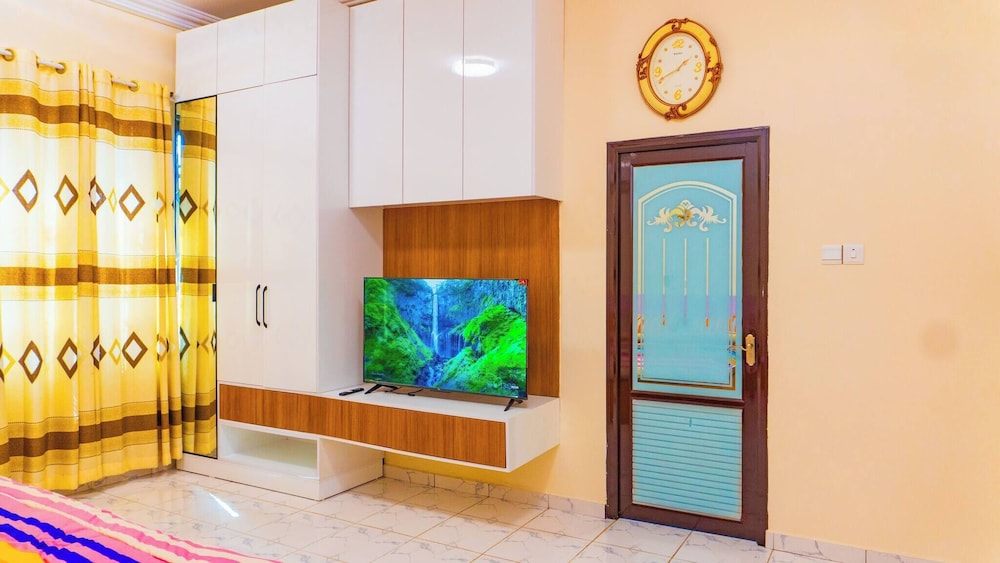 Digi Six-bedroom Accra Luxury Home at East Legon