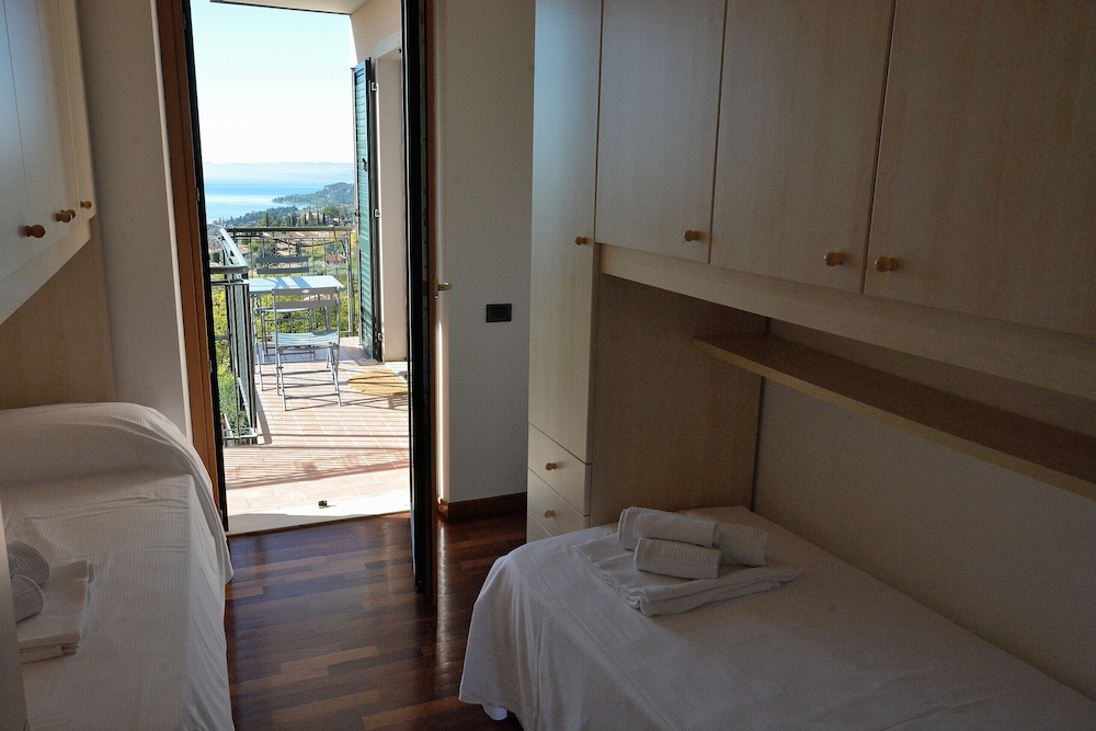 Apartment Montegolo Four With Pool And Lake View view 2
