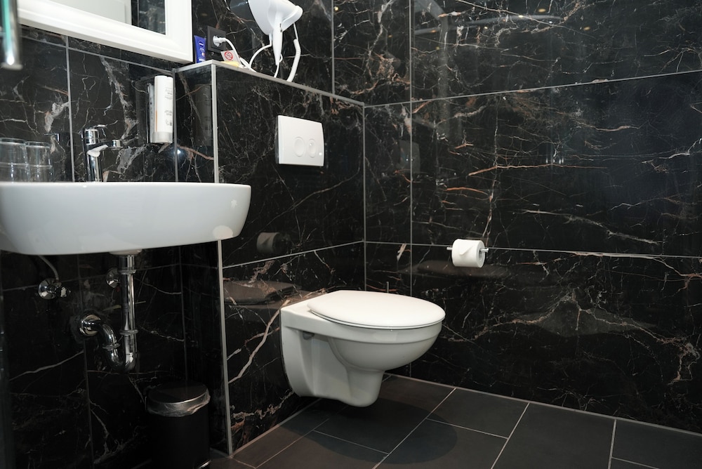 Frankfurt Vacations - Hotel Attache - Property Image 161