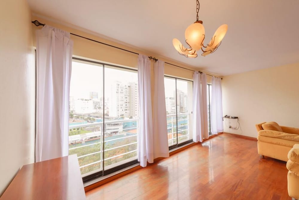 MV7 Condo Near Larcomar view 2