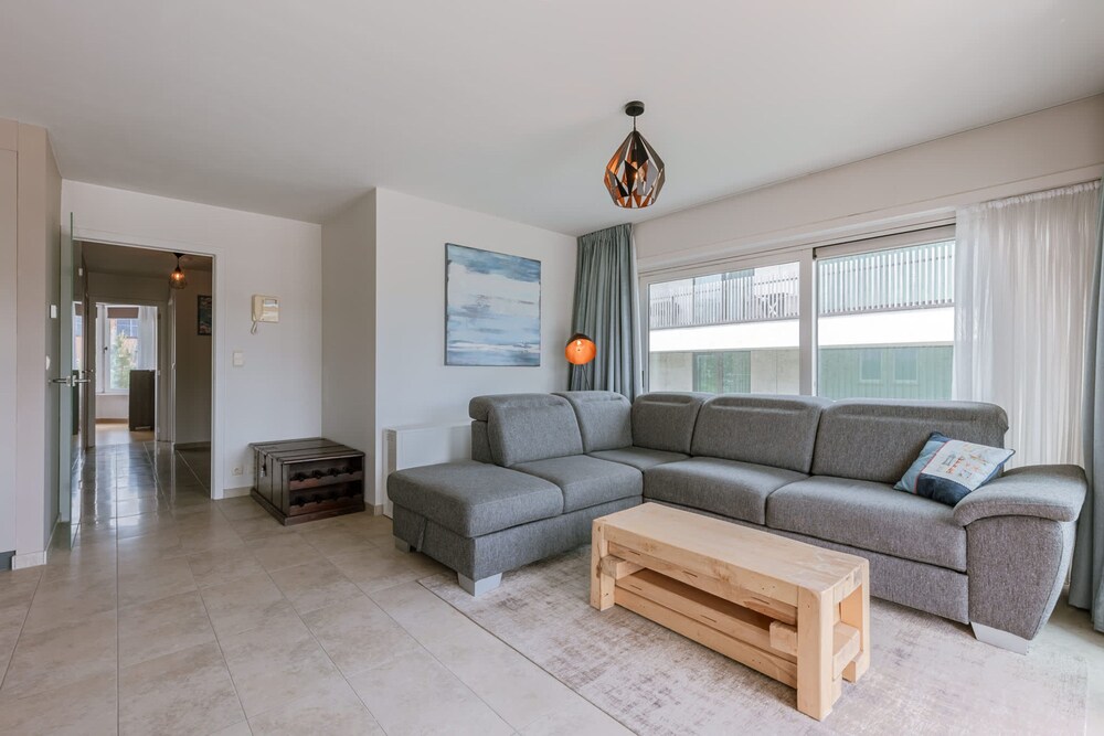 Huswell - Family Apartment With Balcony Near Coast