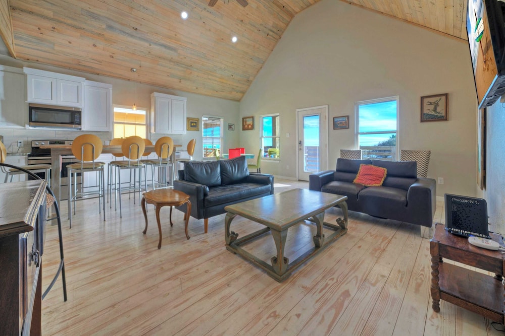2 Homes, Sleeps 16, Shared Pool+boat Dock Laguna Village Serenity by Avantstay