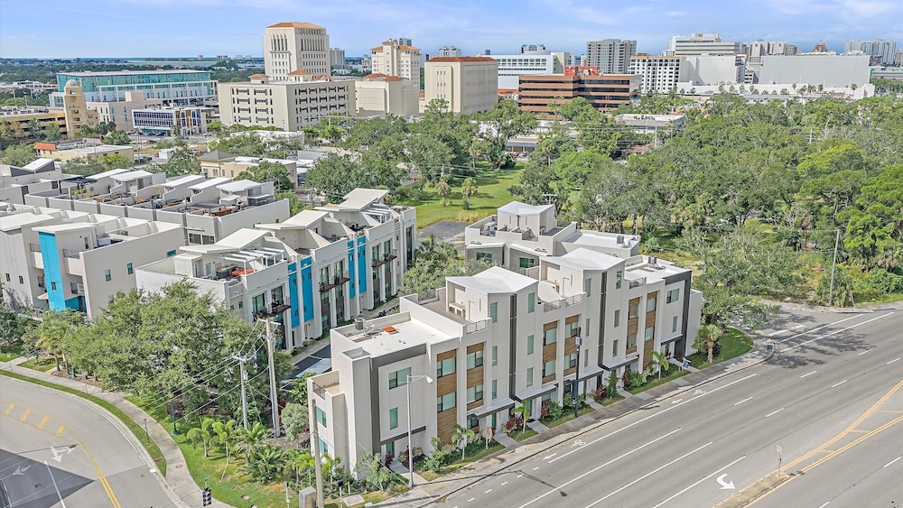 Coastal Moderne 2 Bedroom Townhouse
