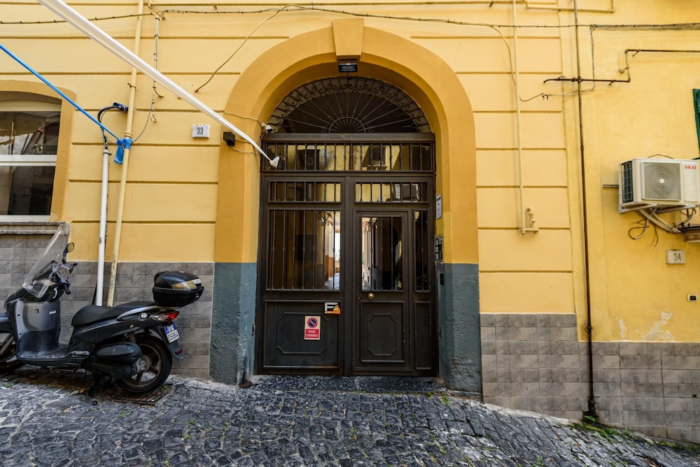 Casa Rega in Naples With 1 Bedrooms and 1 Bathrooms