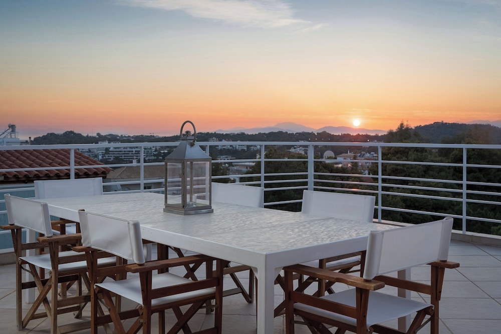 Vouliagmeni Exclusive Residence