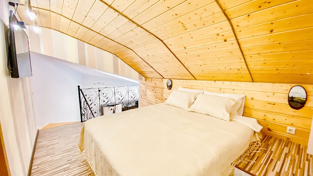 Abri Luxe on Medovoy view 4