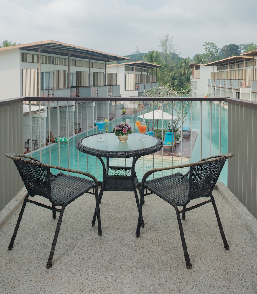 The Briza Beach Resort Khaolak