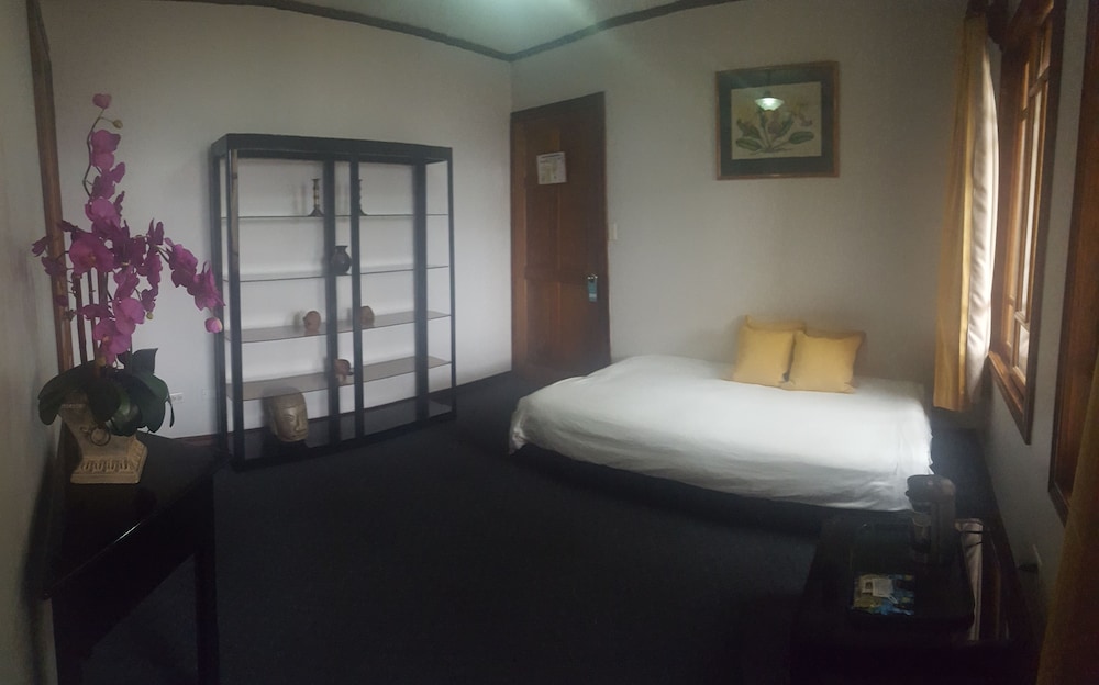 Hotel Fleur De Lys - Property Image 10