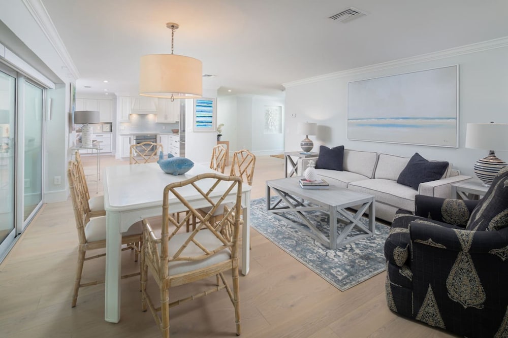 Luxury Beach House w Private Beach