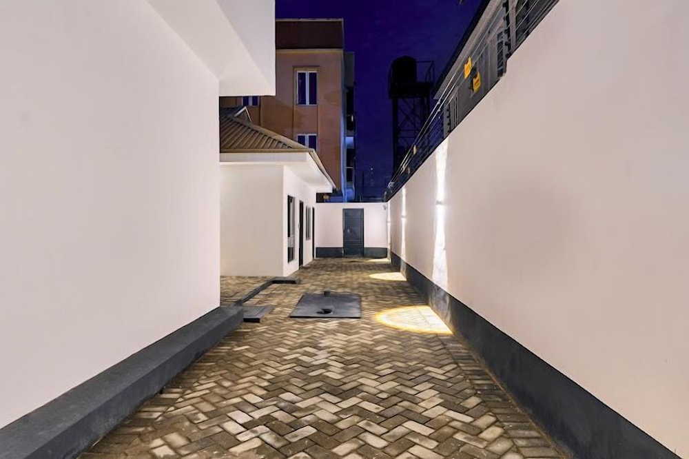 Hillview Apartments