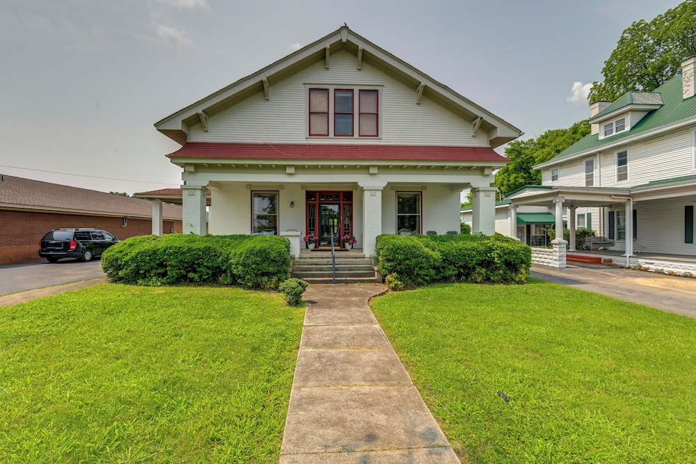 Walk to Lawrenceburg Square: Home for Large Groups