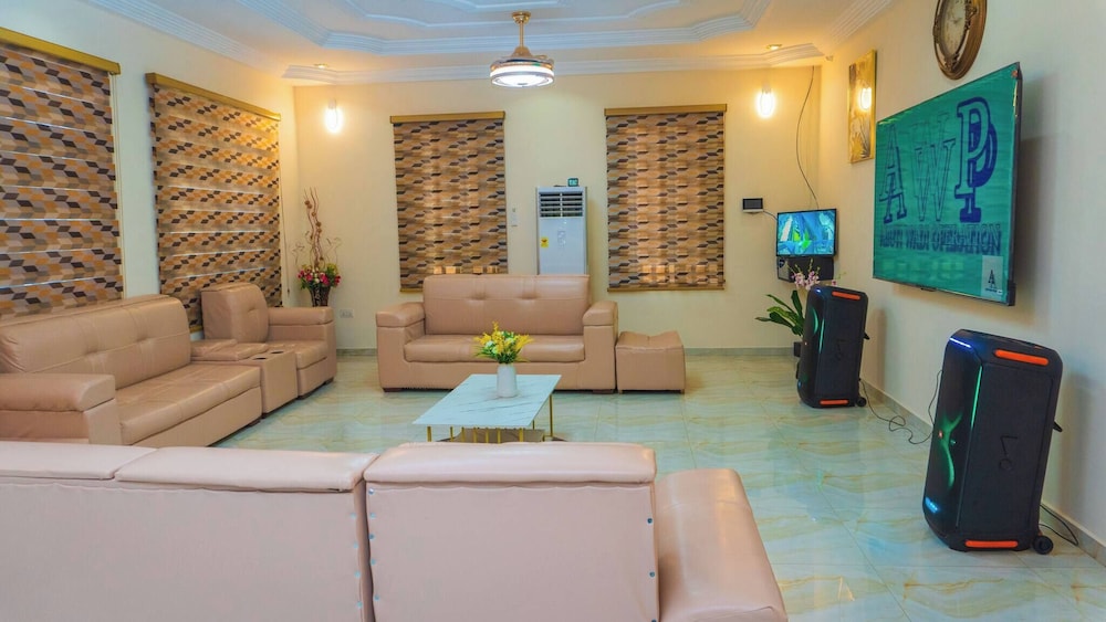 Digi Six-bedroom Accra Luxury Home at East Legon