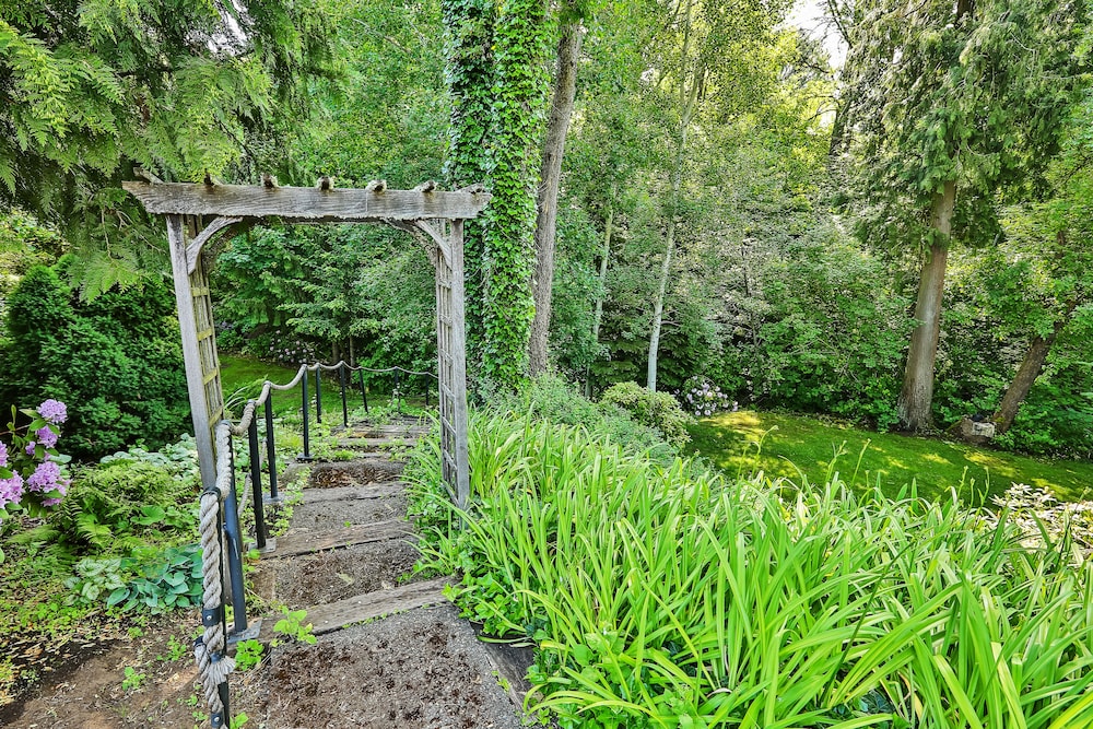 Brookside Bed & Breakfast view 5