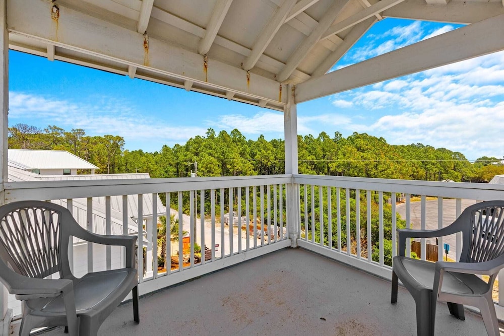 Walk to Santa Rosa Beach Private Pool, Balcony, and Coastal Views