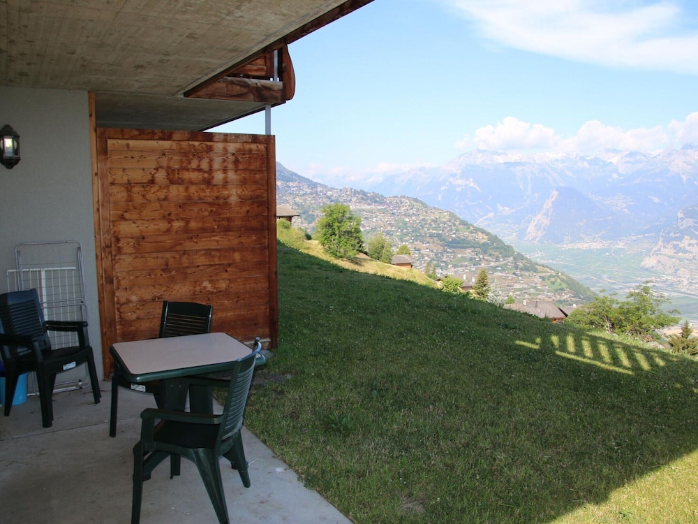 Authentic Apartment With Mountain Views