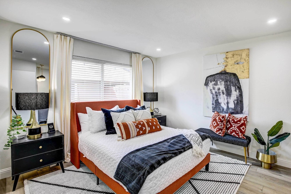 Dallas / Fort Worth Vacations - Stylish Allen Home Near Watters Creek Village - Property Image 2