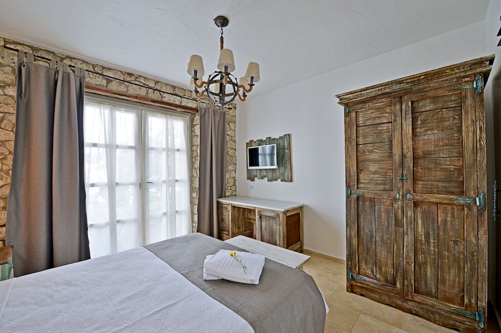 Bay C Otel - Image 48