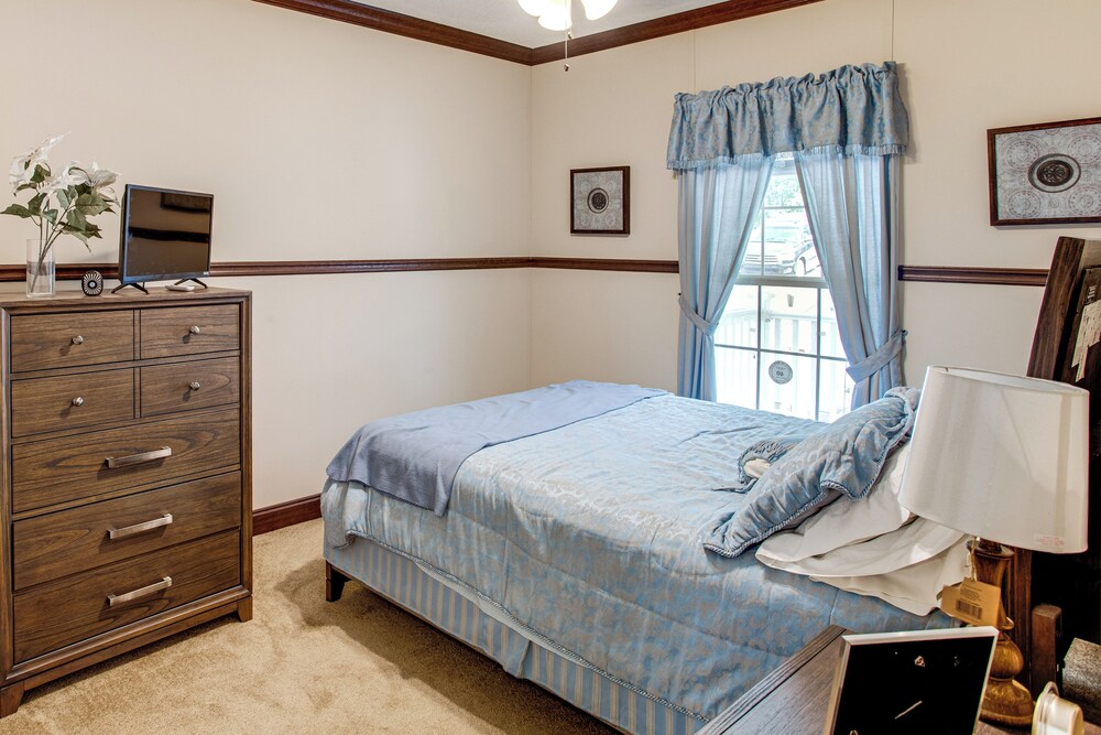 4 Mi to Weston Lake: Eastover Gem w/ Grill