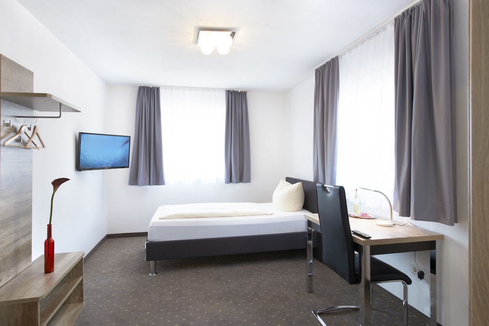 Berlin Vacations - HOTEL NEW IN - Ingolstadt - Gaimersheim - Property Image 35