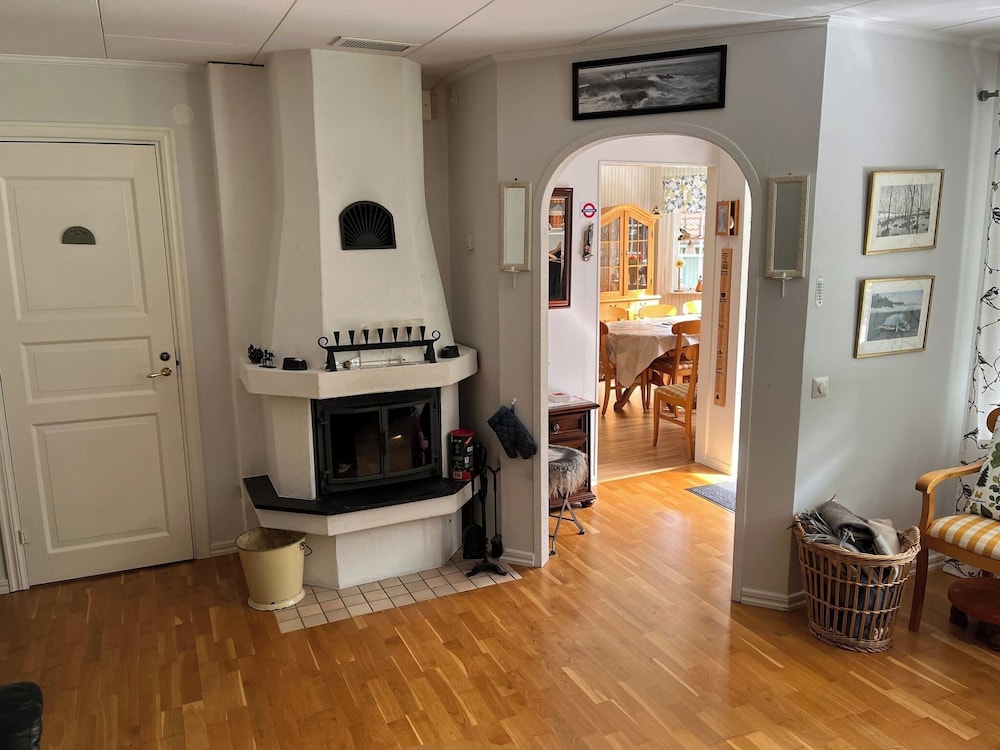 House with Hot Tub and Sauna 300 near the Lake
