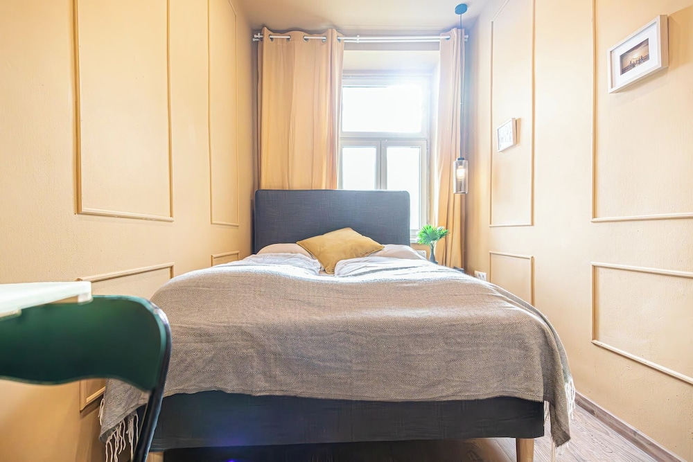 4BR Apt for 10P Walk to Westbahnhof