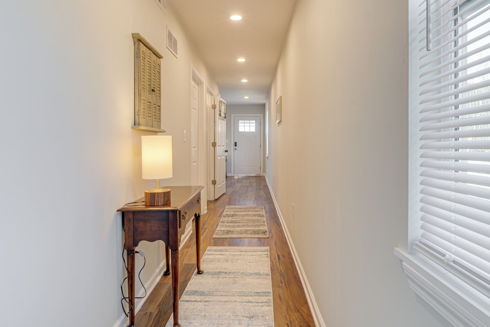 2 Mi to University of Louisville: Apt w/ Fire Pit!