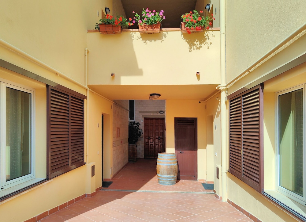 Sea view and ground floor Apartments le Dune