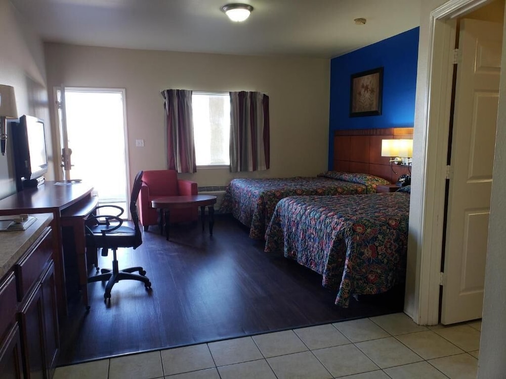 Crossroads Inn & Suites