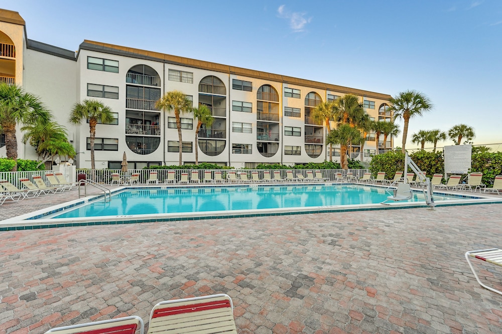 Oceanside Marco Island Retreat: Pool & Tennis!