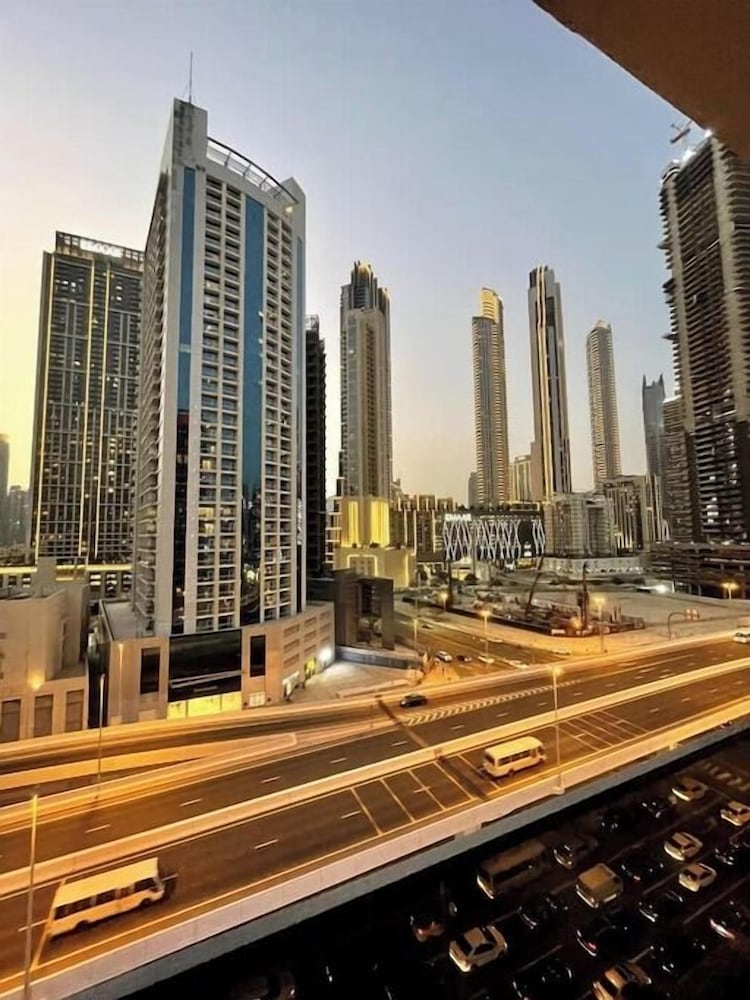 Vogue MAG318 near Dubai Mal Burj Khalifa