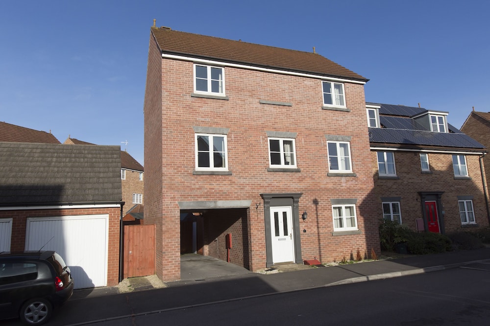 5 Rosebay Gardens
