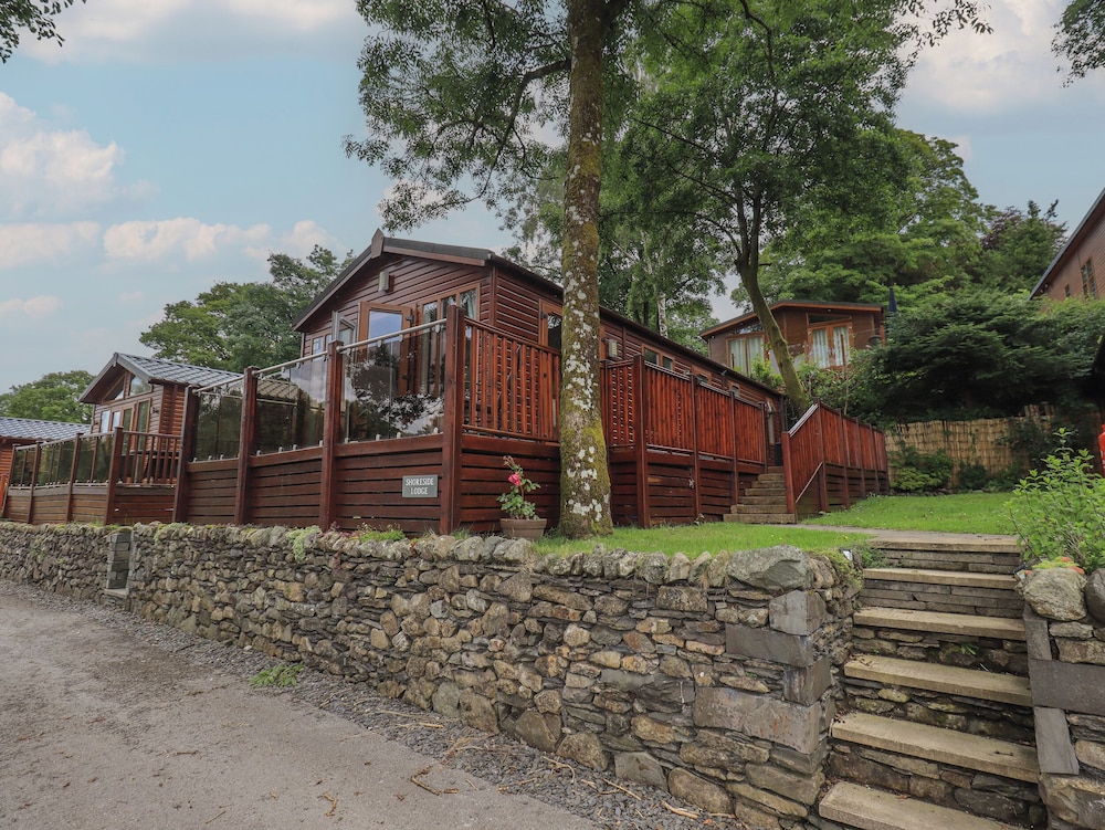 Shoreside Lodge