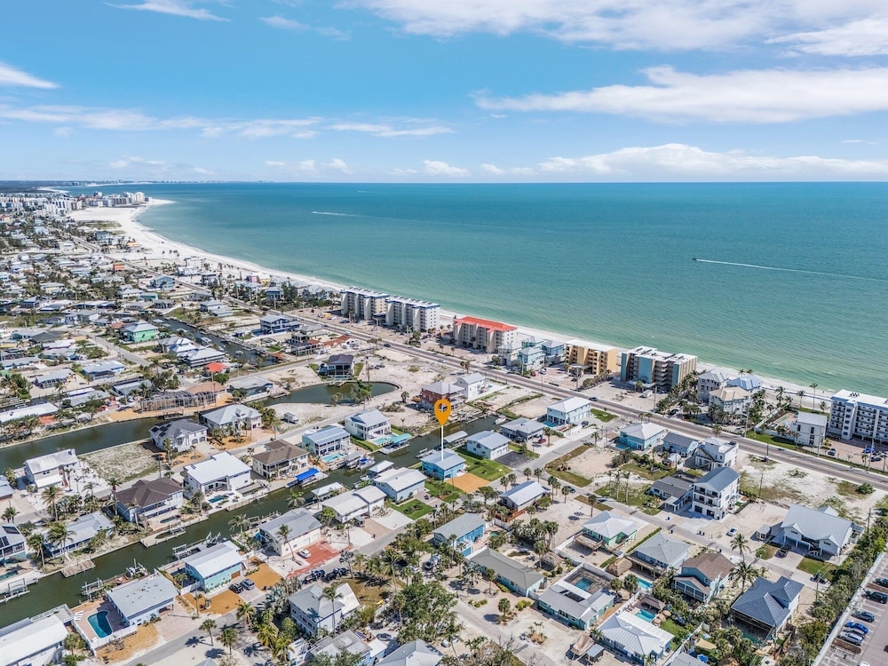 320 Bayland Breeze: Pet-friendly 2br W/ Water Views! 2 Bedroom Home