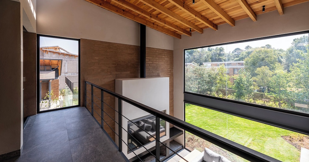Casa Cundi-Contemporary Living in Nature
