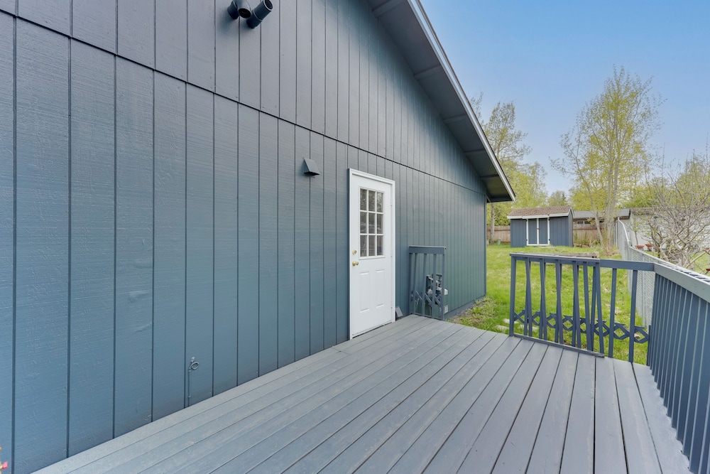 3 Mi to Alaska Zoo: Family Home in Anchorage!