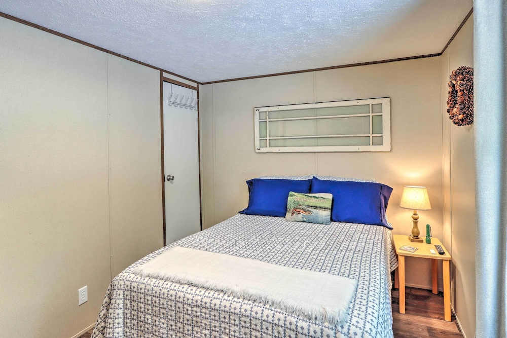 'On Lake Time' Lake Chatuge Hideaway w/ Deck! view 3
