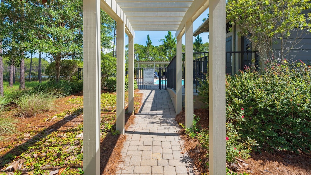 4BR Home With Deck & Grill Fun + Free Attraction Tickets!