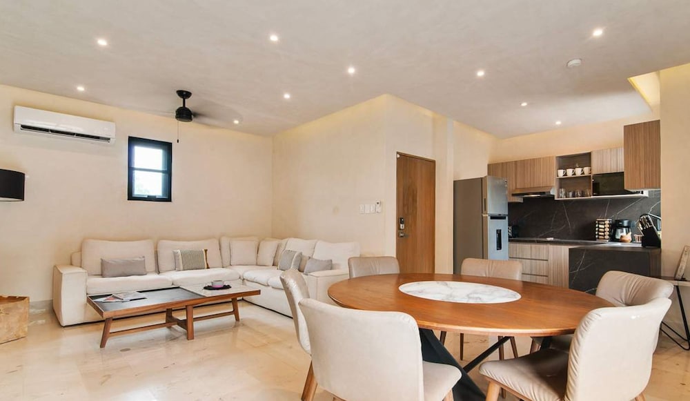 Prime 5th Ave Stay - 4BR With King Beds City Views