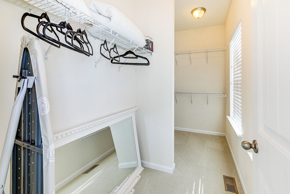 Spacious Townhome 2 Mi to Bethany Beach Boardwalk